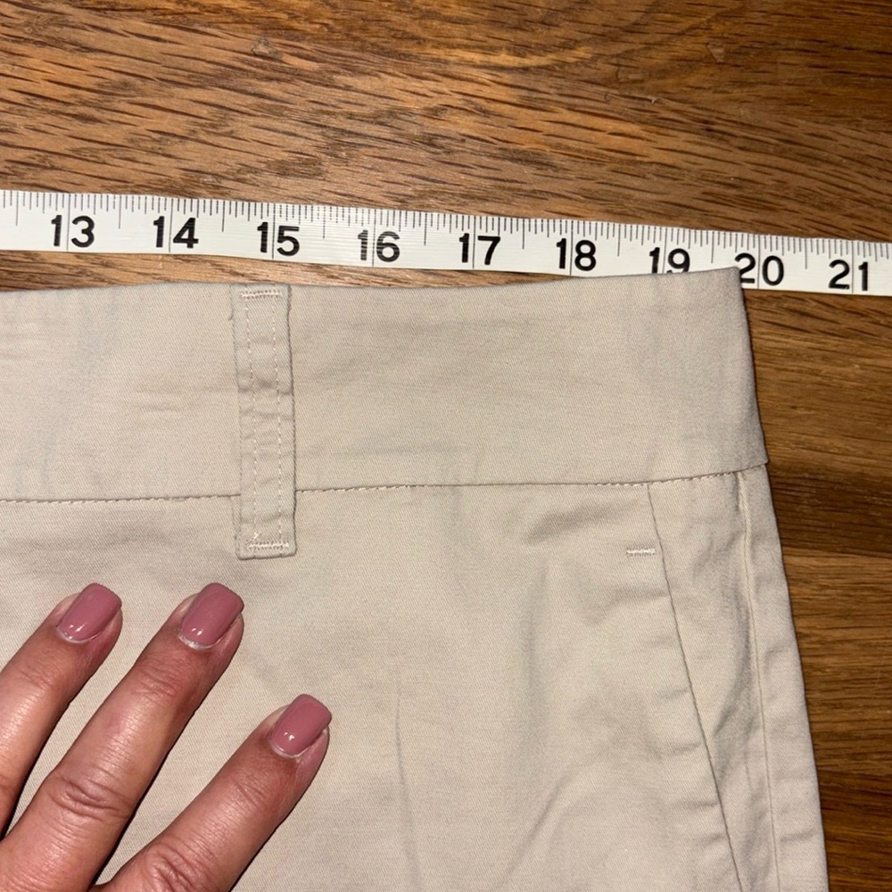 ANN TAYLOR FACTORY khaki shorts - Picture 8 of 8